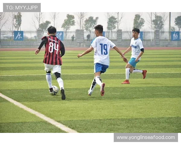 最自信的足球明星展现无畏风采引领赛场风潮 最自信的足球明星展现无畏风采引领赛场风潮